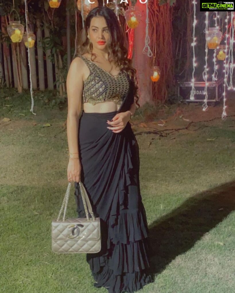 Diksha Panth Instagram - Diwali bash 2021♥️ Outfit @arka_by_divya_kanigalupula 😍 #explore #explorepage #exploremore #trending #trend #instagram #instagood #instadaily #instafood #instamood #instamoment #instafashion #hyderabad #dikshapanth #deekshapanth