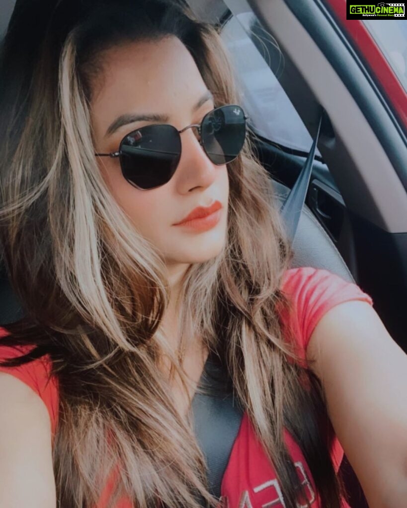 Diksha Panth Instagram - Too glam to give a damn😎