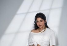 Divya Bharathi Instagram - Don’t your dare dim your light to make others feel comfortable🧿🤍 Shot by @frames_by_nithin Hair @mani_stylist_ Makeup @jiyamakeupartistry Asst @monish.ranganathan Retouch @poseidon11__ Studio @dskstudio22