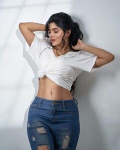 Divya Bharathi Instagram - Don’t your dare dim your light to make others feel comfortable🧿🤍

Shot by @frames_by_nithin 
Hair @mani_stylist_ 
Makeup @jiyamakeupartistry 
Asst @monish.ranganathan 
Retouch @poseidon11__ 
Studio @dskstudio22
