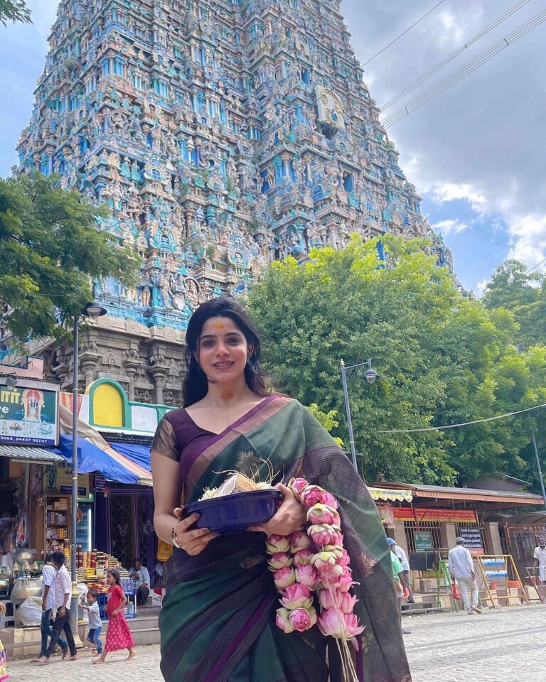 Divya Bharathi Instagram - Gratitude 🤍🙏🏻 Meenakshi Amman Temple Madurai