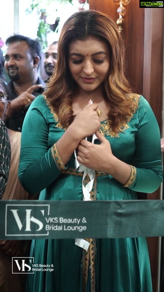 Durga Krishna Instagram - A breathtaking transformation! ✨ Beautiful @durgakrishnaartist stuns with her glamorous makeover by VKS Beauty & Bridal Lounge 💄 VKS Beauty & Bridal Lounge is now open, ready to make your bridal dreams a reality 🥰 Signature Salon By @vikas.vks.makeupartist Book an appointment at VKS Beauty & Bridal lounge today! ❤️ Vyttila - Thripunithura Road, Thykoodam #salon #hairsalon #beautysalon #salonlife #inauguration #inaugurationday #welcome #vikas #vikasmakeupartist #hairstylistkochi #hairandmakeup #happycustomer #vksbeautylounge #VKSSALON #groommakeupartist #makeupsecrets #groommakeover #hairluxury #malemakeupservices #groomsquad #fairsalon