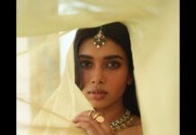 Dushara Vijayan Instagram - Shot by : @anitakamaraj Jewellery : @nacjewellers Outfit : @savinidii_official Hairstylist : @puii_c_ammy . . . #indianportraits #raw #lehenga #regal #instadaily #artist #ootd #indian #indianoutfit #indiaclicks #photo #photographer