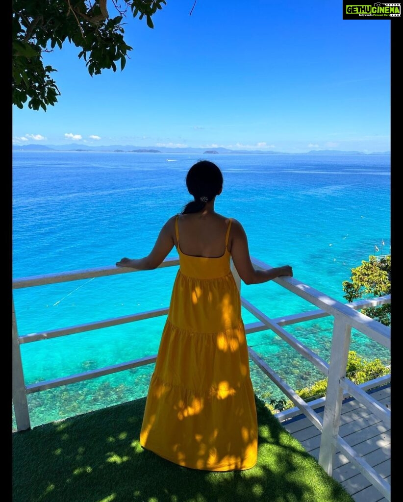 Dushara Vijayan Instagram - Views and blues🌊🏝️ . . . .#beach #bestview #island #vacation #holiday #yellow #bluebeach #exploremore #travel