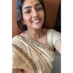 Eesha Rebba Instagram - మీకు మీ కుటుంబ సభ్యులకు వినాయక చవితి శుభాకాంక్షలు 🐘🌻🌿❤️ #ganeshchaturthi #momsSaree💕 #favouritefestival
