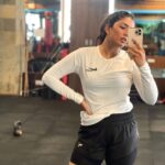 Eesha Rebba Instagram - Swipe to see my happy face after Madd workout!!!🤓💪🏻🥊 #boxing @bhaskermaster