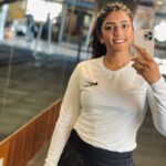 Eesha Rebba Instagram - Swipe to see my happy face after Madd workout!!!🤓💪🏻🥊 #boxing @bhaskermaster
