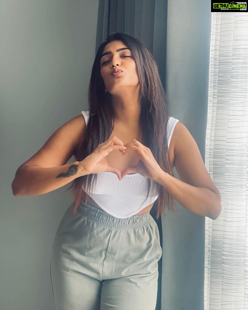 Eesha Rebba Instagram - Thank you for all the love and support pouring in for #Alivelu❤‍🔥🫶🫶 #DayaaOnHotstar #Dayaa