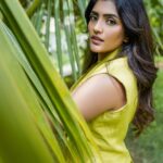 Eesha Rebba Instagram - Weekend ready✨ Styling : @reshma_stylist Outfit-@papzclothing Pics @tdf.thedreamfilmer Makeup @venkateshparam Hair @koduruamarnath