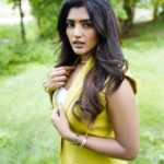 Eesha Rebba Instagram - Weekend ready✨ Styling : @reshma_stylist Outfit-@papzclothing Pics @tdf.thedreamfilmer Makeup @venkateshparam Hair @koduruamarnath