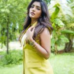 Eesha Rebba Instagram - Weekend ready✨ Styling : @reshma_stylist Outfit-@papzclothing Pics @tdf.thedreamfilmer Makeup @venkateshparam Hair @koduruamarnath