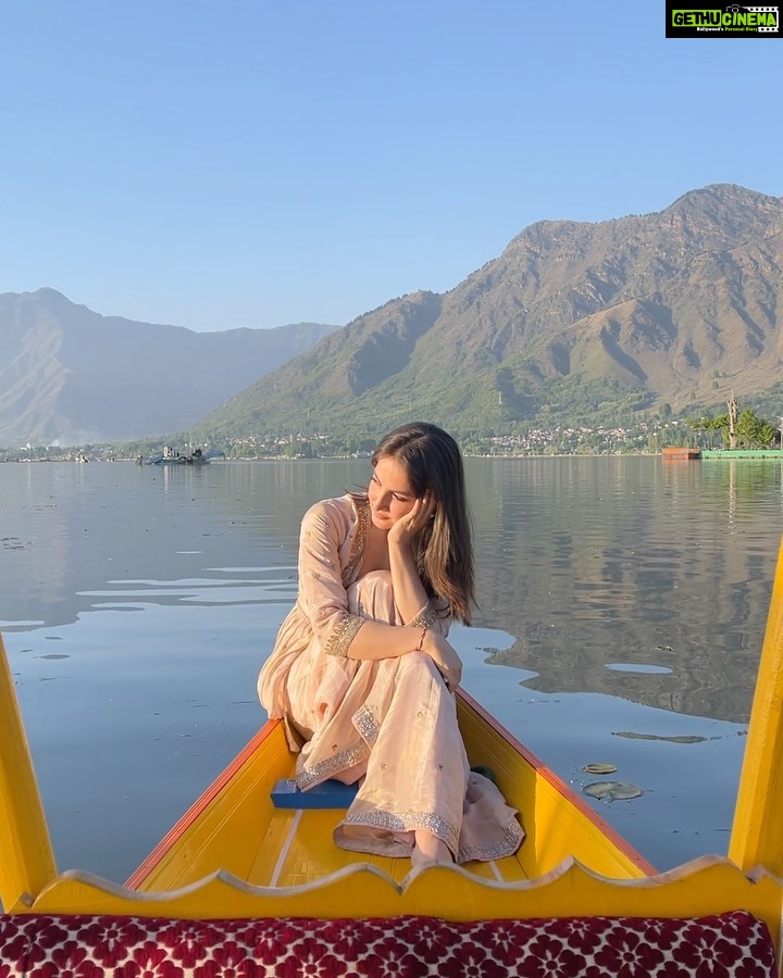 Elli AvrRam Instagram - #grateful Another dream come true❤️ What’s life if we don’t dream? And what’s life if we don’t go for our dreams? Small or big, doesn’t matter, but I do believe dreaming, keeps the heart alive🙏 #keepdreaming #stayalive #india #kashmir #srinagar #elliavrram #yourstruly #indiawithelli
