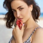 Elli AvrRam Instagram - Will you teach me French? 📸 @nikhilshenoyphoto #elliavrram #yourstruly #romantic #summervibes