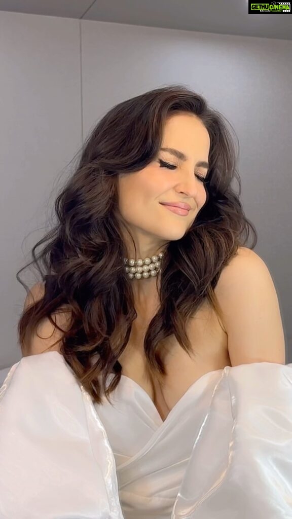 Elli AvrRam Instagram - In love With you🥳💖 #elliavrram #yourstruly #withyou #song