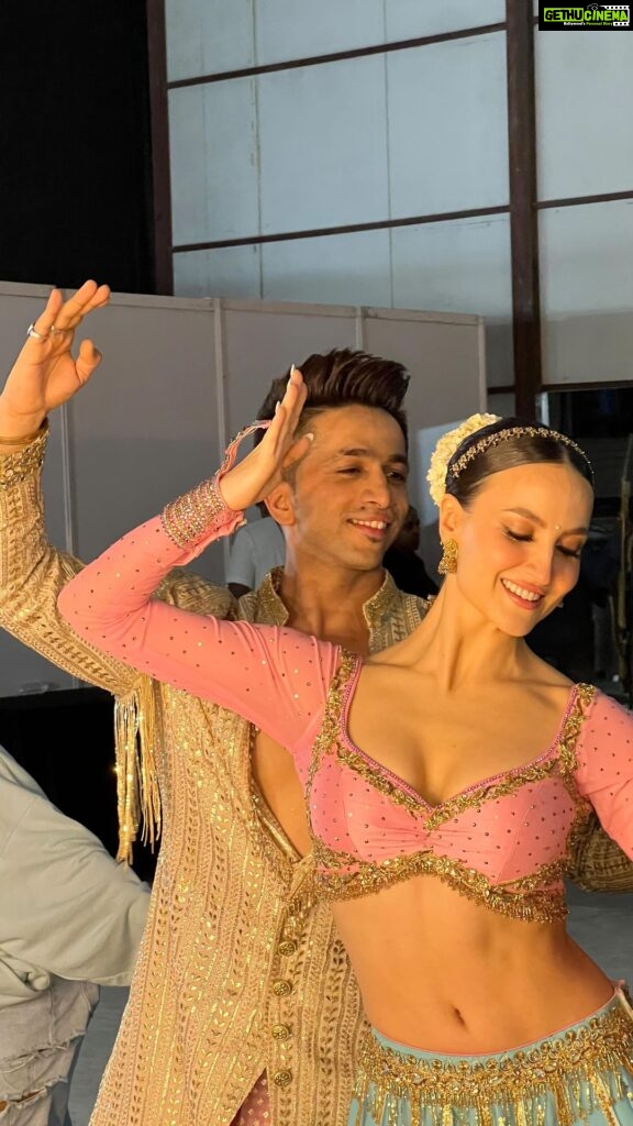 Elli AvrRam Instagram - A pure pleasure to have got an opportunity to perform with you @kumar1sharma 🌸🙏 Thank you for believing in me and pushing me to learn this choreography with Krishna ji’s blessings🦋. And lots of love to @missindiaorg for wanting me to perform Kathak! (I finally got to do what I fell in love with)🌸🙏 Thank you to everyone who showered so much of love🙇🏻‍♀️🌸!!! Grateful from the bottom of my heart!!! Thank you @ziaulhaque for 📽️ #femina #missindia #awards #2023 #kathak #fusion #naatunaatu #bollywood #india #livingmybestlife #gratitude #krishna #ji #love #light #blessings #ElliAvrRam #yourstruly