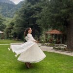 Elli AvrRam Instagram – For the love of Flowers and Serenity🍃🌸
Thank you Pahalgam.

#traveldiaries #pahalgam #kashmir #heavenonearth #paradise #serenity #india #thankyou #elliavrram #yourstruly #indiawithelli Pahalgam Kashmir