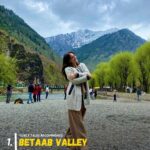 Elli AvrRam Instagram – Pahalgam is pure LOVE❤️🍃🕊️ Full Episode link in my BIO.
@curly.tales 

#IndiaWithElli #traveldiaries #india #love #ElliAvrRam #yourstruly Pahalgam Kashmir