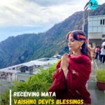 Elli AvrRam Instagram – #IndiaWithElli Swipe to read about my first-time experience at Mata Vaishno Devi trek😇🌸🙏 Watch full episode on @curly.tales Youtube Channel📣
.
.
My decision to trek 12 kilometers to the temple proved to be an extraordinary choice.

India, undoubtedly, is a land where spirituality and wonder intertwine effortlessly. I am in awe of its profound depth and beauty.

Stay tuned for more breathtaking destinations and immersive cultural experiences on ‘India with Elli.’ Together, let’s embark on an unforgettable exploration of this incredible country!

.
.
#VaishnoDevi #Trek #Jammu #Elli #elliavrram #yourstruly