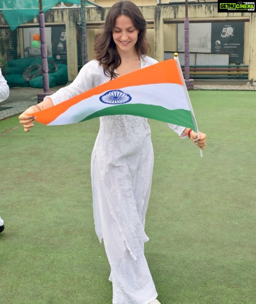 Elli AvrRam Instagram - I love you India❤️ Happy Independence Day to this beautiful rich country that have embraced me and taught me so many wonderful things, and yet there’s still so much more to discover and learn🪷. #happyindependenceday #india #mylove #krishna #thankyou #forever #elliavrram #yourstruly