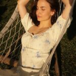 Elli AvrRam Instagram – Take me to your Wonderland💛

#wonderlust #daydreaming