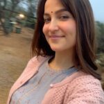 Elli AvrRam Instagram – #photodump Ooty Diaries from Naane Varuvean✨ 

#throwback #naanevaruvean #ooty #elliavrram #yourstruly Ooty, Tamilnadu