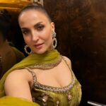 Elli AvrRam Instagram – Eid Vibes✨

Outfit : @kalkifashion x @mintandmilkpr
Accessories : @minerali_store
Styled by: @ipshita_bhatnagar 

#elliavrram #yourstruly #eid Mumbai, Maharashtra