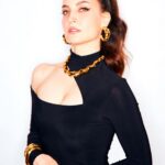 Elli AvrRam Instagram - Tapping into my favorite Spirit animal, The Black Panther🖤 Outfit by : @clubllondon Jewellery by : @misho_designs Heels by : @publicdesire Styled by : @manekaharisinghani Makeup by @fab_beauty___ Hair by @arvindkumar_hair 📷 @tejasnerurkarr #hellohalloffameawards #2023 #elliavrram #yourstruly