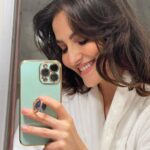 Elli AvrRam Instagram - Felt cute. Took few Bathroom Selfies. Thought I’ll share it. So hi📱🧿🦦 #ElliAvrRam #yourstruly #bathroomselfie