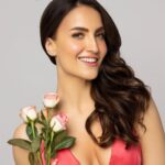 Elli AvrRam Instagram - Are you listening to it💖🧿 #ElliAvrRam #yourstruly #followyourheart Photo credit: @nikhilshenoyphoto