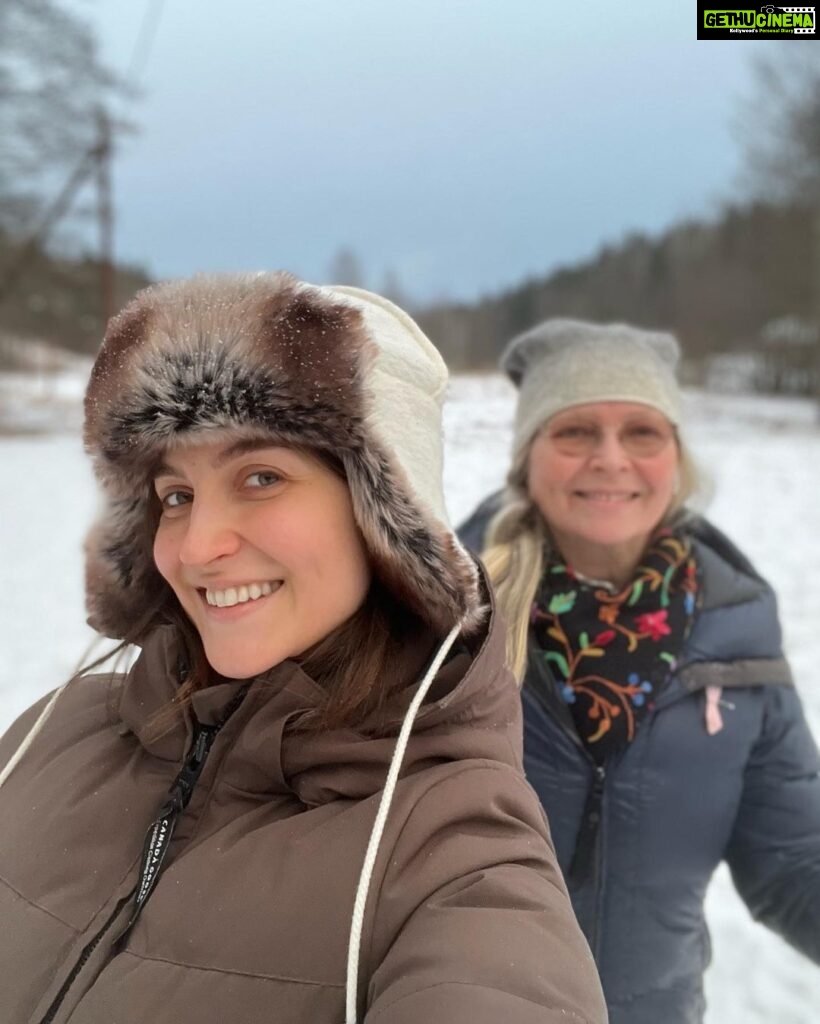 Elli AvrRam Instagram - Happy I got to see a bit of Snow this time back home in Sweden💙 And WOW look at this TREE!😲🧿🔱 Do you see what it is??? So cool… #forest #walk #snow #sweden #stockholm #hometown #familytime #elliavrram #yourstruly Stockholm, Sweden