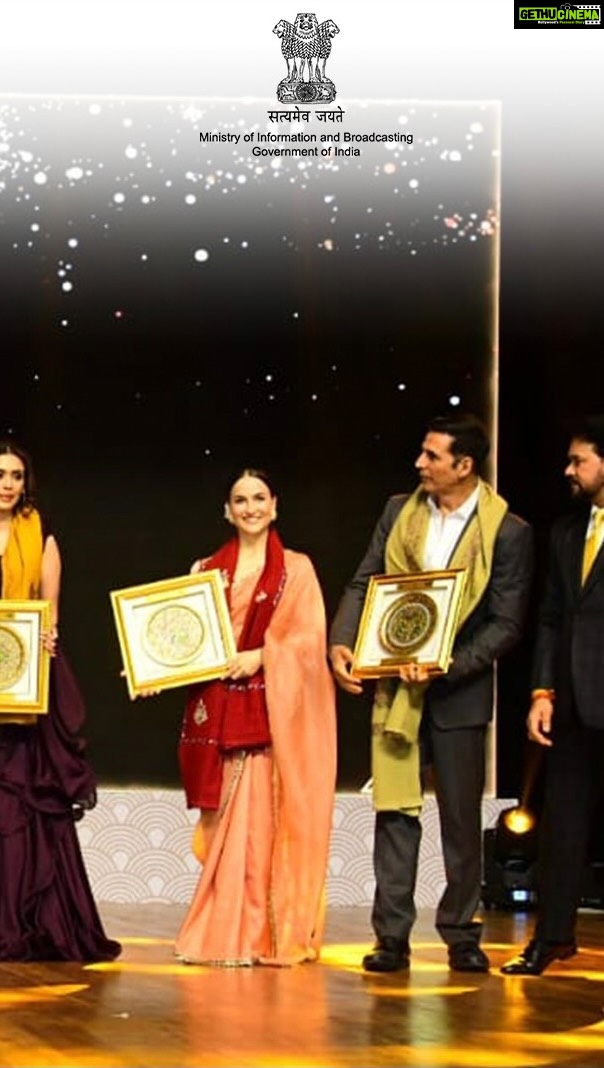 Elli AvrRam Instagram - Jab Hindustan mein rehte hain, tab Hindi mein baat karna zaroori hai! At least khoshish karna padtha haiđ Keeping only Gratitude for my journey and to all of you whoâve accepted me and given me your love and supportâ€ïž. Big thank you to SCO film festival for having me at the opening ceremony and felicitating međ. #india #mumbai #scofilmfestival2023 #thankyou #gratitude #elliavrram #yourstruly