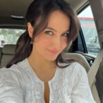 Elli AvrRam Instagram - Felt cute🐣 took few car selfies📱 #desi #vibes #india #love #jhumkas #elliavrram #yourstruly