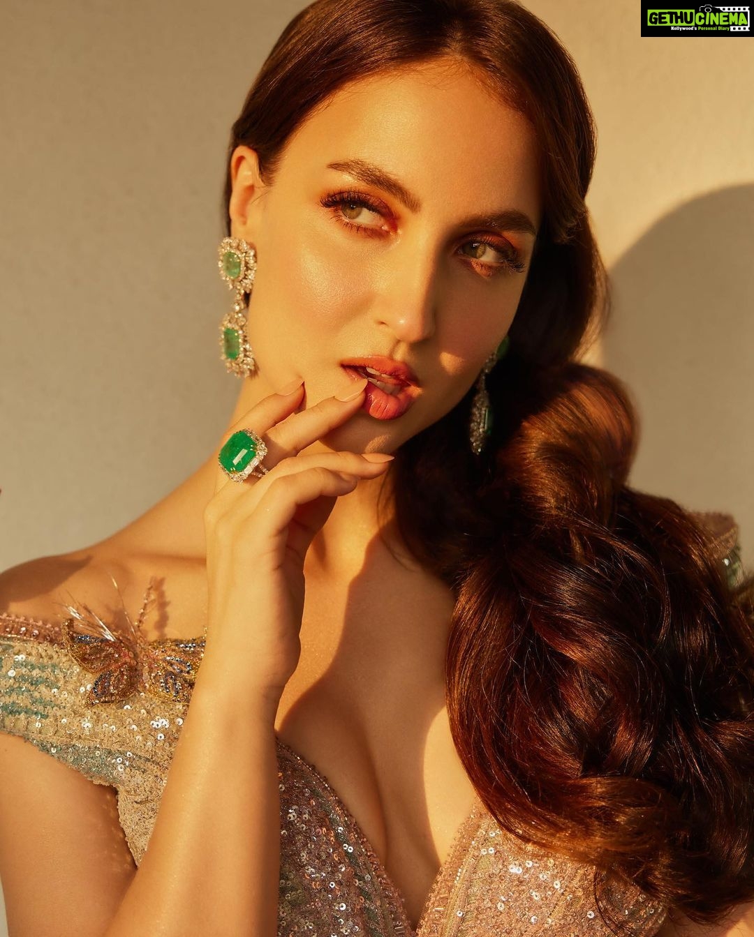 Elli AvrRam Instagram - A magical kiss is all it takes, to deeply fall into a never ending trap🦋🧿🎀 Cinderella Diaries🪄 Magazine: @culturedwedding Managing Editor: @yadav_manjeet Business Head: @divyanijain1925 Photographer: @nikhilshenoyphoto Stylist: @juhi.ali Make-up & Hair: @mehrasilky Outfit: @sulakshanamonga Jewellery: @ghanshyamdaskotawala @ashishkotawala Videographer: @ziaulhaque Location: @the.venya Co-ordinated by: @nadiiaamalik #ElliAvrRam #yourstruly #cinderella #dreamy #fantasy #bridal #vibes #magazine #cover #shoot #culturewedding