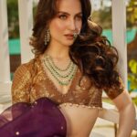 Elli AvrRam Instagram - Maan meri jaan👑 Magazine: @culturedwedding Managing Editor: @yadav_manjeet Business Head: @divyanijain1925 Photographer: @nikhilshenoyphoto Stylist: @juhi.ali Make-up & Hair: @mehrasilky Outfit: @tantra_rj Jewellery: @ghanshyamdaskotawala @ashishkotawala Hand accessory: @agsjewellery Videographer: @ziaulhaque Location: @the.venya Co-ordinated by: @nadiiaamalik #elliavrram #yourstruly #indian #bridal #weddingculture #magazine #shoot
