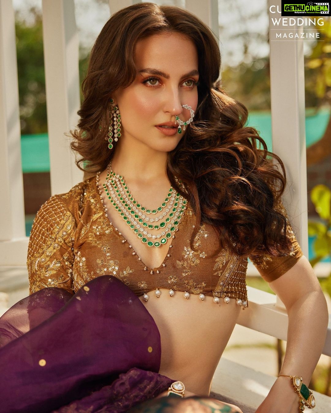 Elli AvrRam Instagram - Maan meri jaan👑 Magazine: @culturedwedding Managing Editor: @yadav_manjeet Business Head: @divyanijain1925 Photographer: @nikhilshenoyphoto Stylist: @juhi.ali Make-up & Hair: @mehrasilky Outfit: @tantra_rj Jewellery: @ghanshyamdaskotawala @ashishkotawala Hand accessory: @agsjewellery Videographer: @ziaulhaque Location: @the.venya Co-ordinated by: @nadiiaamalik #elliavrram #yourstruly #indian #bridal #weddingculture #magazine #shoot
