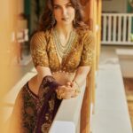 Elli AvrRam Instagram - Maan meri jaan👑 Magazine: @culturedwedding Managing Editor: @yadav_manjeet Business Head: @divyanijain1925 Photographer: @nikhilshenoyphoto Stylist: @juhi.ali Make-up & Hair: @mehrasilky Outfit: @tantra_rj Jewellery: @ghanshyamdaskotawala @ashishkotawala Hand accessory: @agsjewellery Videographer: @ziaulhaque Location: @the.venya Co-ordinated by: @nadiiaamalik #elliavrram #yourstruly #indian #bridal #weddingculture #magazine #shoot