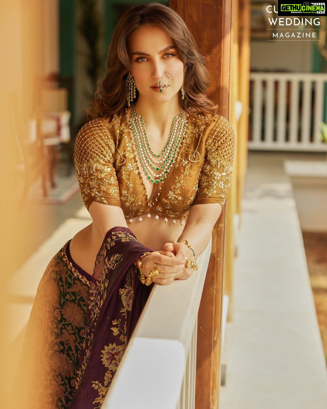 Elli AvrRam Instagram - Maan meri jaan👑 Magazine: @culturedwedding Managing Editor: @yadav_manjeet Business Head: @divyanijain1925 Photographer: @nikhilshenoyphoto Stylist: @juhi.ali Make-up & Hair: @mehrasilky Outfit: @tantra_rj Jewellery: @ghanshyamdaskotawala @ashishkotawala Hand accessory: @agsjewellery Videographer: @ziaulhaque Location: @the.venya Co-ordinated by: @nadiiaamalik #elliavrram #yourstruly #indian #bridal #weddingculture #magazine #shoot