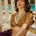 Elli AvrRam Instagram - Maan meri jaan👑 Magazine: @culturedwedding Managing Editor: @yadav_manjeet Business Head: @divyanijain1925 Photographer: @nikhilshenoyphoto Stylist: @juhi.ali Make-up & Hair: @mehrasilky Outfit: @tantra_rj Jewellery: @ghanshyamdaskotawala @ashishkotawala Hand accessory: @agsjewellery Videographer: @ziaulhaque Location: @the.venya Co-ordinated by: @nadiiaamalik #elliavrram #yourstruly #indian #bridal #weddingculture #magazine #shoot