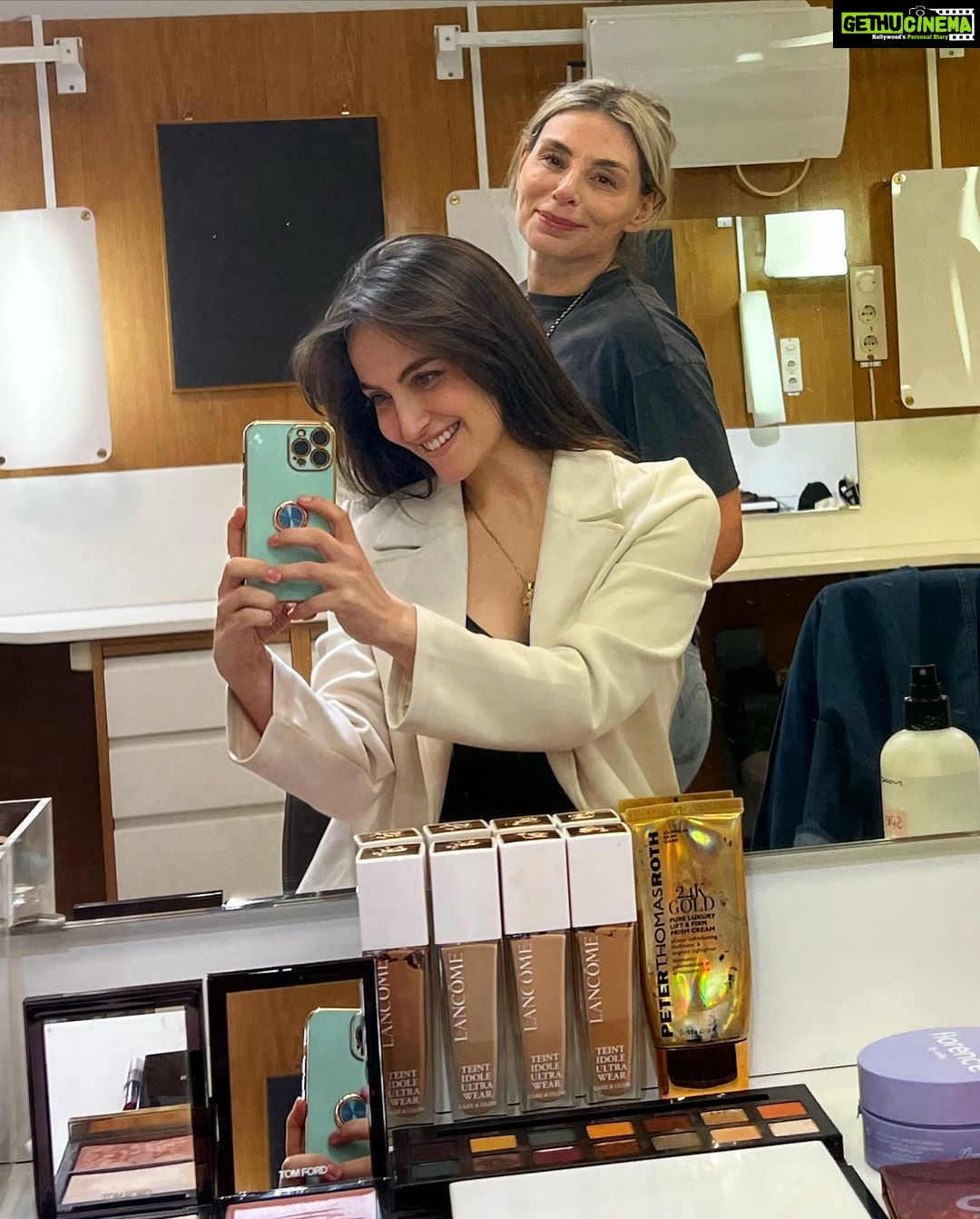 Elli AvrRam Instagram - BTS from Carina Bergfedt’s Talk Show❤️🧿🐯. Thank you so much to everyone who watched it, and messaged me such kind words🙏 Truly warms my heart!!! Tack tack tack✨ Had so much fun being part of it, @cbergfeldt 🫶 One of the best feelings was, having my parents and Godparents in the audience❤️🧿 Something I miss the most back home in India. Much love and gratitude✨ #thankyou #gratitude #swedish #talkshow #carinabergfeldt #sweden #india #bollywood #stockholm #mumbai #dreambig #goforit #inspire #believe #ElliAvrRam #yourstruly SVT Tv-huset