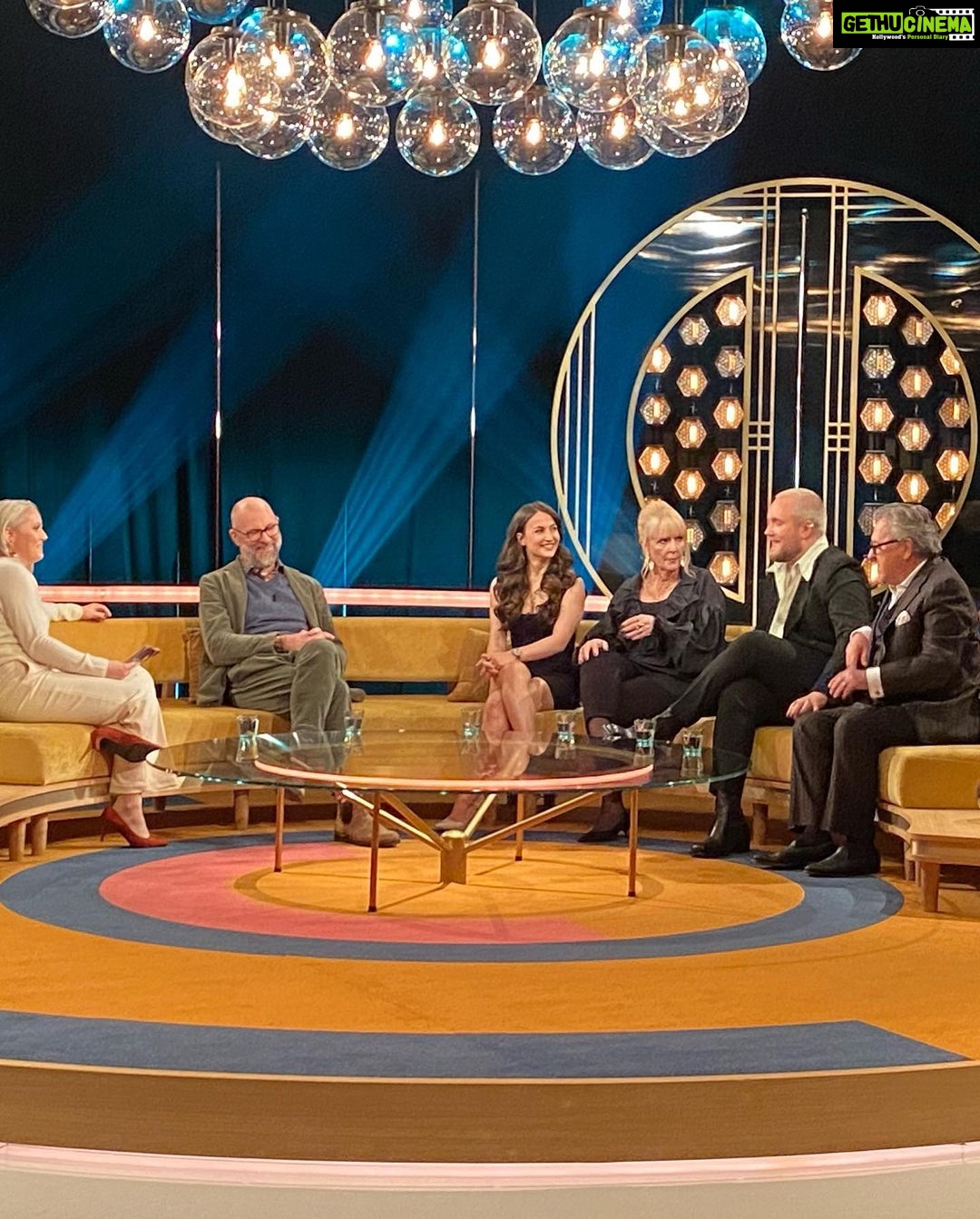 Elli AvrRam Instagram - BTS from Carina Bergfedt’s Talk Show❤️🧿🐯. Thank you so much to everyone who watched it, and messaged me such kind words🙏 Truly warms my heart!!! Tack tack tack✨ Had so much fun being part of it, @cbergfeldt 🫶 One of the best feelings was, having my parents and Godparents in the audience❤️🧿 Something I miss the most back home in India. Much love and gratitude✨ #thankyou #gratitude #swedish #talkshow #carinabergfeldt #sweden #india #bollywood #stockholm #mumbai #dreambig #goforit #inspire #believe #ElliAvrRam #yourstruly SVT Tv-huset