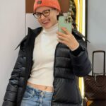 Elli AvrRam Instagram - Travel diaries✈️🧡⛸️🍵📚🌫️🎥 Where to? #travelwithelli #traveldiaries #elliavrram #yourstruly