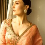 Elli AvrRam Instagram - Be timeless🤍 Saree - @raw_mango Earrings by - @avior.jewels rings by - @kharikajai Styled by- @juhi.ali Photographer - @nikhilshenoyphoto Makeup & Hair by - @jyotii.90 @thakuramit190 #ElliAvrRam #yourstruly