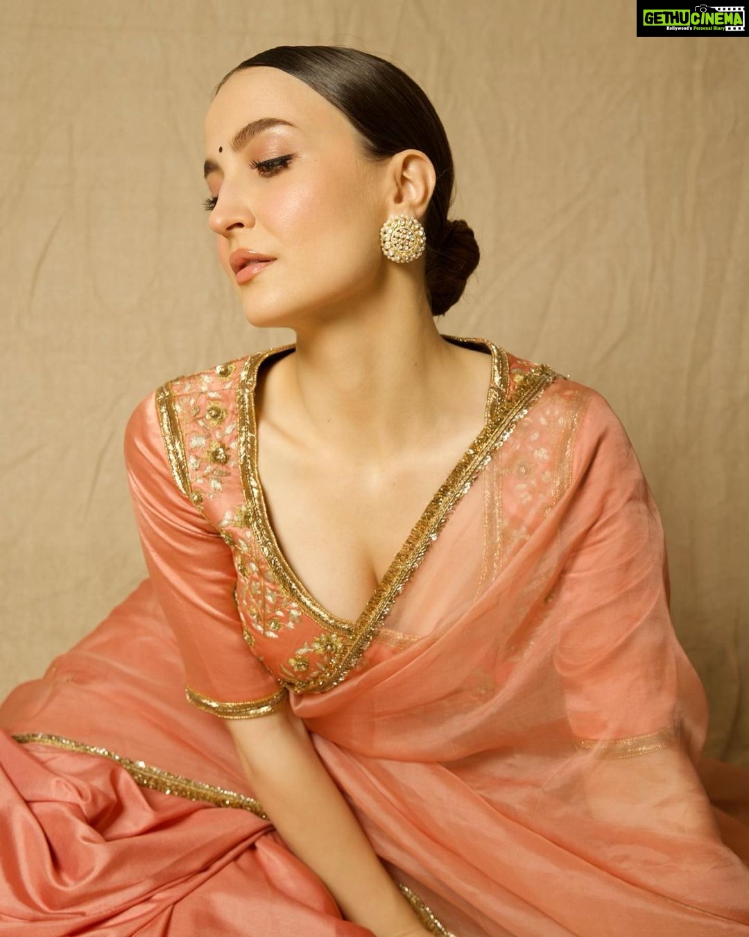 Elli AvrRam Instagram - Sarees have a separate spot in my closet and heartš¤ What about you? Saree - @raw_mango Earrings by - @avior.jewels rings by - @kharikajai Styled by- @juhi.ali Photographer - @nikhilshenoyphoto Makeup & Hair by - @jyotiiadvani.artistry @thakuramit190 #elliavrram #sareelove #desi #fashion #yourstruly