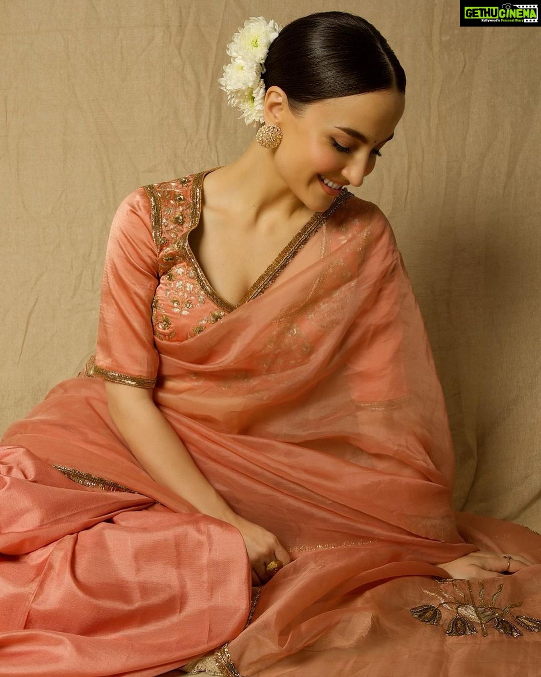 Elli AvrRam Instagram - Sarees have a separate spot in my closet and heartš¤ What about you? Saree - @raw_mango Earrings by - @avior.jewels rings by - @kharikajai Styled by- @juhi.ali Photographer - @nikhilshenoyphoto Makeup & Hair by - @jyotiiadvani.artistry @thakuramit190 #elliavrram #sareelove #desi #fashion #yourstruly