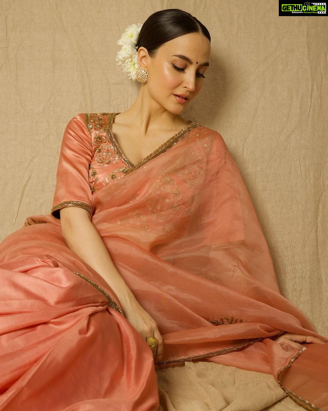 Elli AvrRam Instagram - Sarees have a separate spot in my closet and heartš¤ What about you? Saree - @raw_mango Earrings by - @avior.jewels rings by - @kharikajai Styled by- @juhi.ali Photographer - @nikhilshenoyphoto Makeup & Hair by - @jyotiiadvani.artistry @thakuramit190 #elliavrram #sareelove #desi #fashion #yourstruly