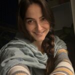 Elli AvrRam Instagram - Keeping it simple & candid POST! Zero makeup, braided hair and desi casual vibes❤️ #ElliAvrRam #yourstruly #nomakeup #keepitsimple #desi #vibes Mumbai, Maharashtra