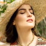 Elli AvrRam Instagram - And believe me when I say, this necklace has a long history❤️✨ Magazine: @culturedwedding Managing Editor: @yadav_manjeet Business Head: @divyanijain1925 Photographer: @nikhilshenoyphoto Outfit: @shopverb Hat: @myaraaindia Shoes: @melissashoesindia @sallyruchi Location: @theleelapalace_jaipur Co-ordinated by: @nadiiaamalik #elliavrram #yourstruly