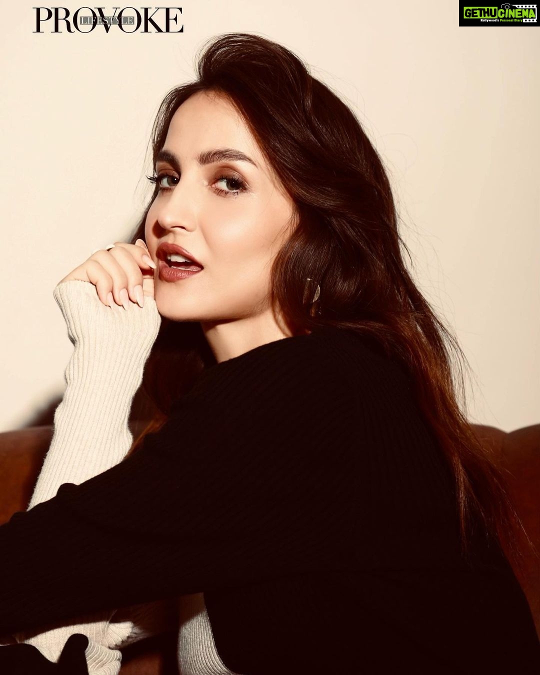 Elli AvrRam Instagram - V I N T A G Eš¤ Magazine: @provoke_lifestyle Studio: @studio11.productions Photographer: @moonlightkid.jpg Makeup: @sofiexhmu___ Hair: @andajpatel Stylist: @adeetii Footwear: @birkenstockin Artist Reputation Management: CommuniquĆ© Film PR @communiquefilmpr Co-ordinated by: Nadia Malik @nadiiaamalik