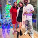 Elli AvrRam Instagram - Thank you @lizelleremodsouza and @remodsouza sir for a great Christmas celebration❤️❤️❤️ And @prachityagi we did see each other before the year end😜 #christmas #2022 #gratitude