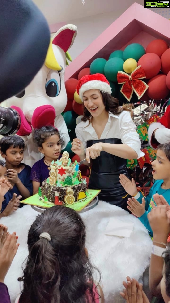 Elli AvrRam Instagram - Is there any better feeling in life, than when we see a bright Smile on a child’s face?…❤️🙏 Had so much fun being a Santa this year and playing with these adorable children from Mother foundation at the @playnlearn_ind . Thank you @maximus_collabs_ for putting this together❤️🤗 #memoriesforlife #love #children #spreadlove #share #joy #christmastime #merrychristmas #elliavrram #yourstruly #india